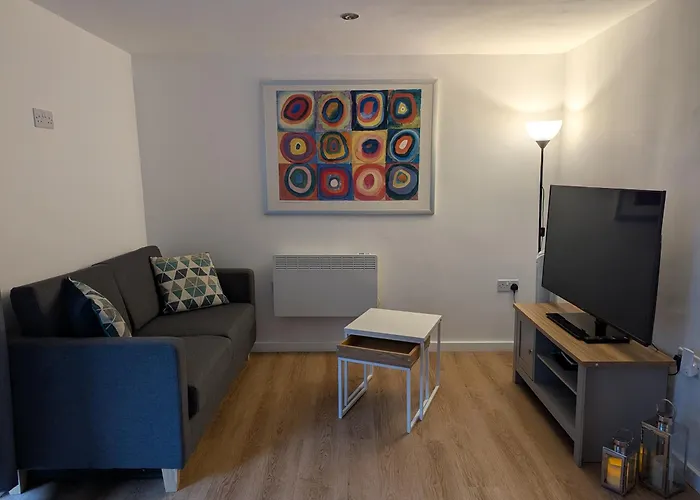 Newly Furnished Near Centre *