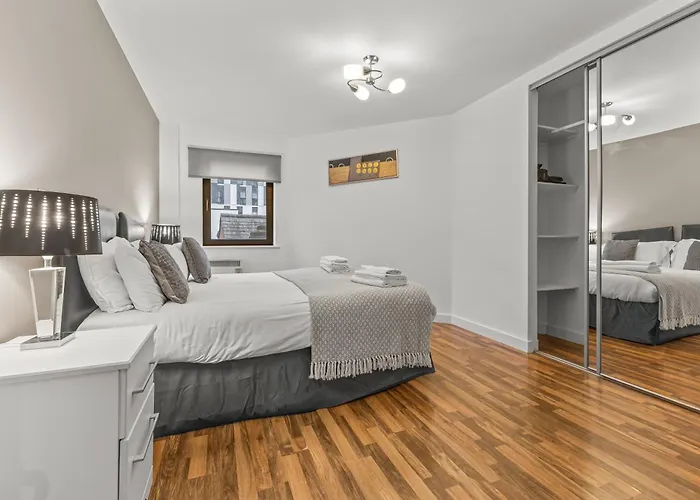 Bloom - Centre - Gated Parking Apartment