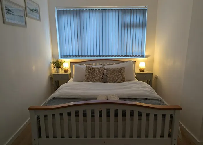 Newly Furnished Near Centre *