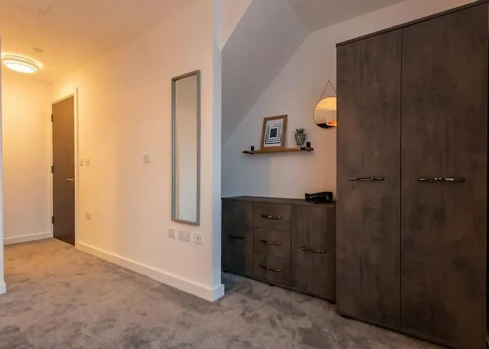 Modern & Spacious 2 Bed By Old Trafford *