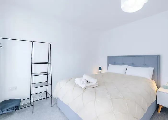 Spacious In Mcr - Free Parking, Ps5 & Superfast Wifi