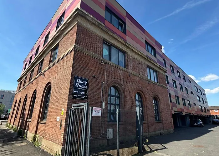 Salford Quays 4 Guests / Parking شقة مانشستر