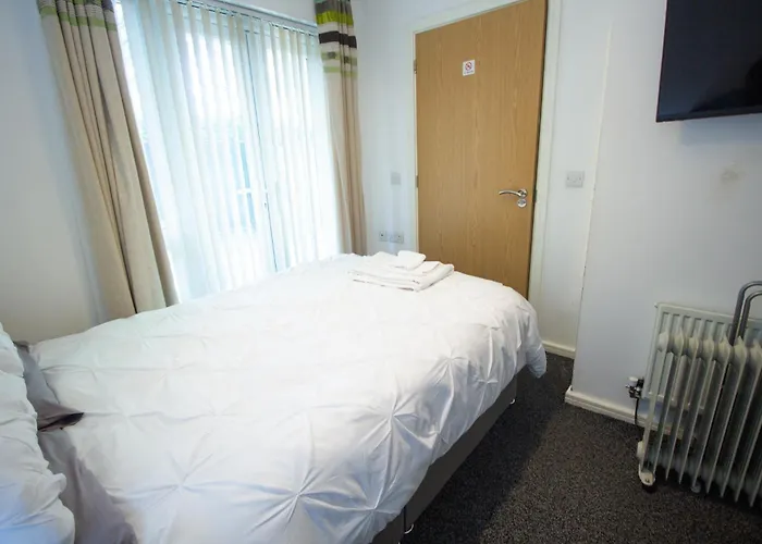 Close To Centre 3-bed Townhouse, Sleeps 7, Free Parking, Great Transport Links 公寓