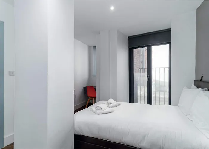 Modern 3bed Flat In W Security