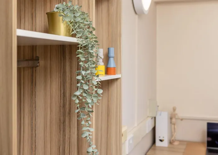 John Lester And Eddie Colman Courts In Salford * Mánchester