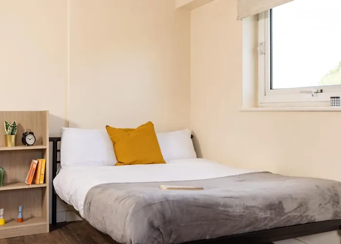 John Lester And Eddie Colman Courts In Salford Apartament