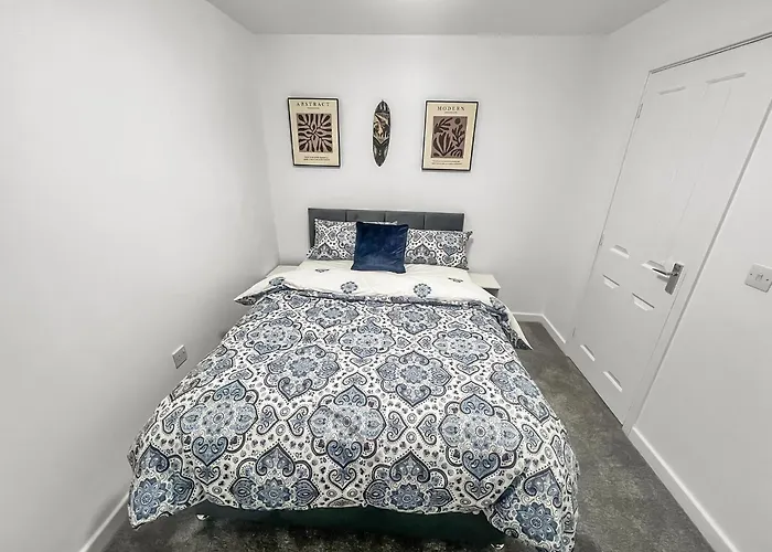 New Getaway House With 2 Free Parking