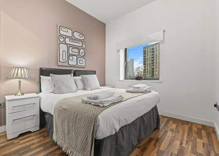 Bloom - Centre - Gated Parking Apartment