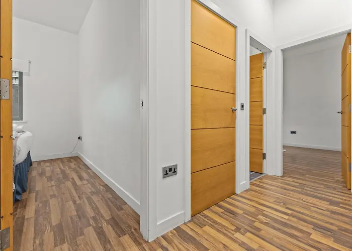 Bloom - Centre - Gated Parking Apartment