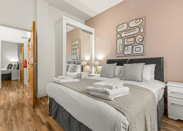 Bloom - Centre - Gated Parking Apartment *