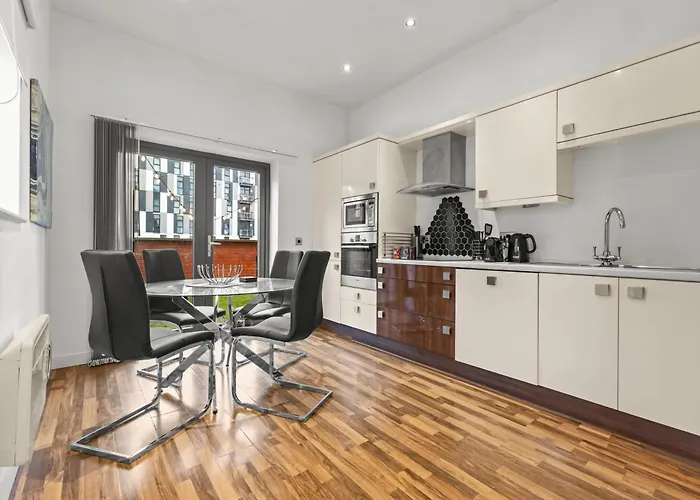 Bloom - Centre - Gated Parking Apartment