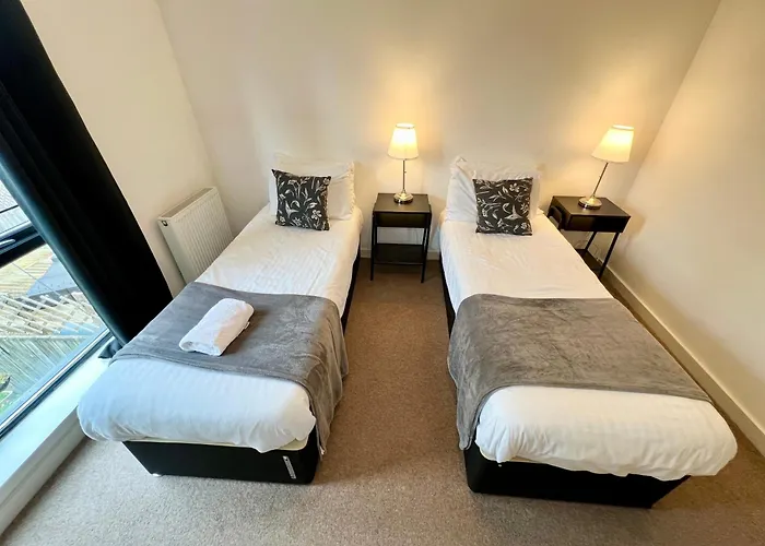 Spacious 5 Bed Townhouse Manchester, Salford Qauys - Two Bedroom With Parking Mánchester