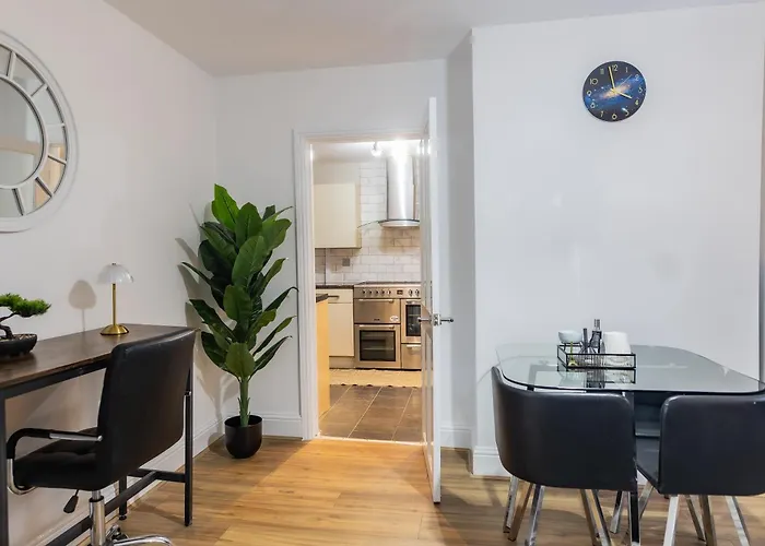 شقة Spacious & Cosy In *