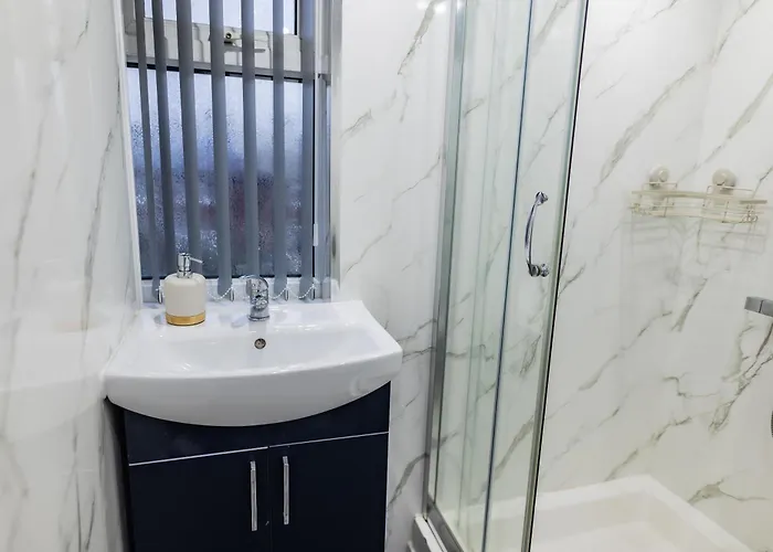 شقة Spacious & Cosy In