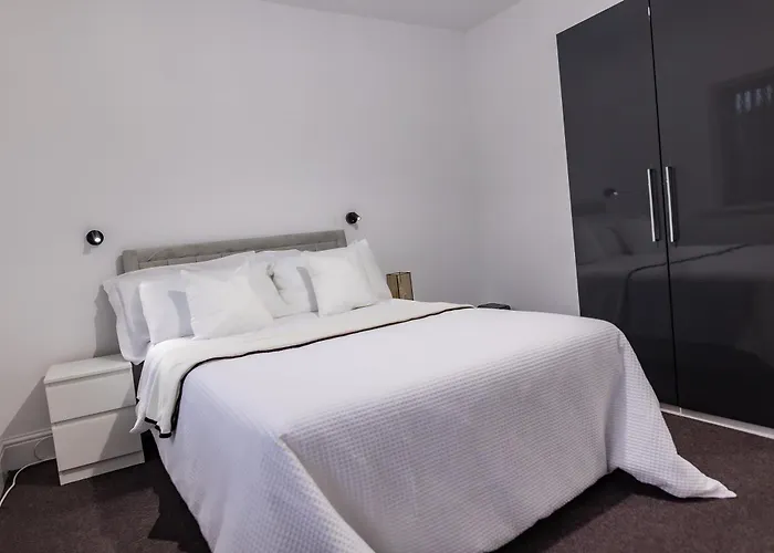 Spacious & Cosy In مانشستر