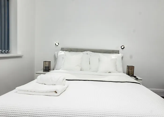 Spacious & Cosy In شقة *