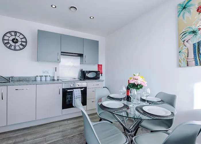 2 Bedroom Penthouse With Balcony By Host A * Manchester