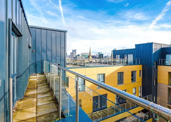 Daire 2 Bedroom Penthouse With Balcony By Host A *