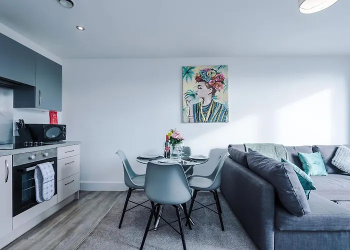 2 Bedroom Penthouse With Balcony By Host A Daire