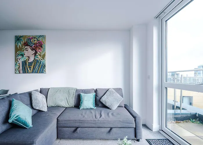 2 Bedroom Penthouse With Balcony By Host A Daire