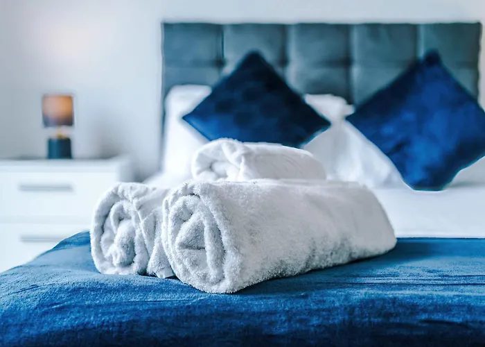 2 Bedroom Penthouse With Balcony By Host A * Manchester