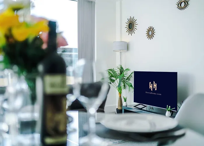 2 Bedroom Penthouse With Balcony By Host A