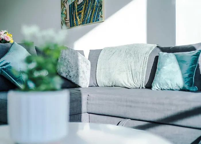 2 Bedroom Penthouse With Balcony By Host A * Manchester