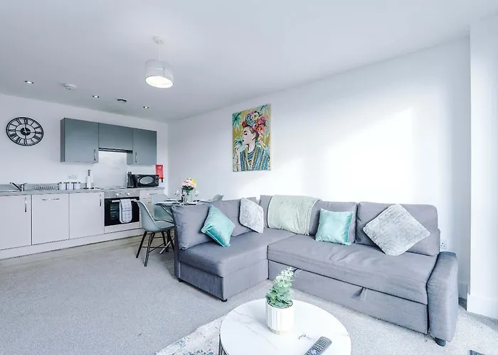 Daire 2 Bedroom Penthouse With Balcony By Host A Manchester
