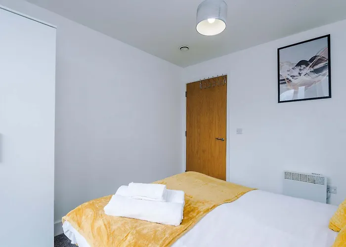 Daire 2 Bedroom Penthouse With Balcony By Host A *