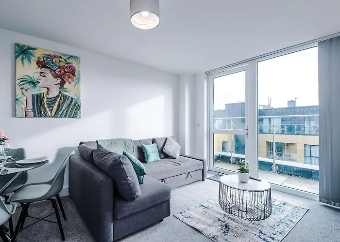 2 Bedroom Penthouse With Balcony By Host A Appartement