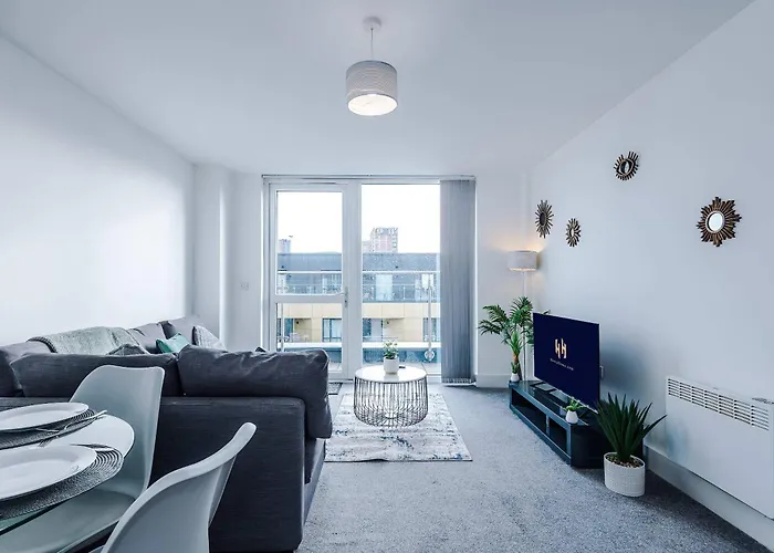 Daire 2 Bedroom Penthouse With Balcony By Host A Manchester