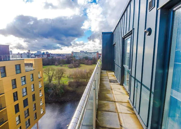 2 Bedroom Penthouse With Balcony By Host A Manchester
