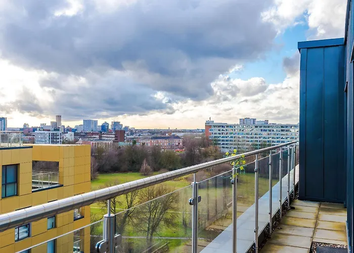 2 Bedroom Penthouse With Balcony By Host A *