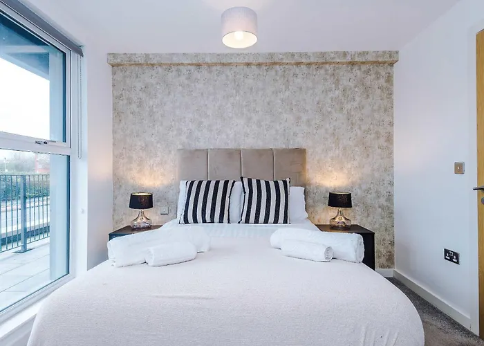 Apartamento Modern 2 Bed With Balcony By Host A