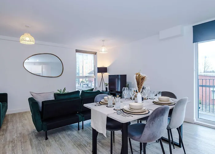 Modern 2 Bed With Balcony By Host A * Manchester