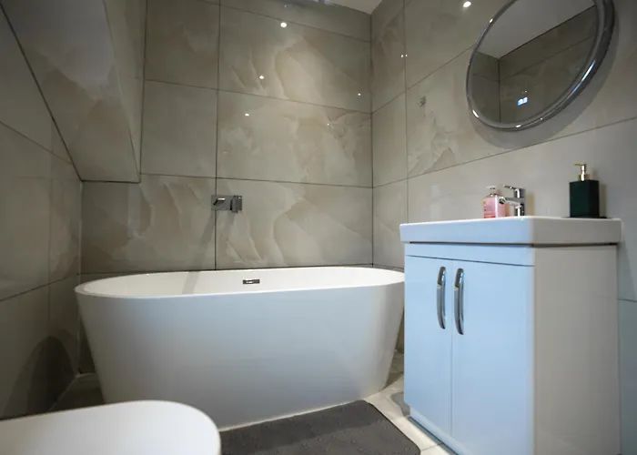 Luxury 6 Bed Near Centre With Cinema & Games 5 Bathrooms * Manchester