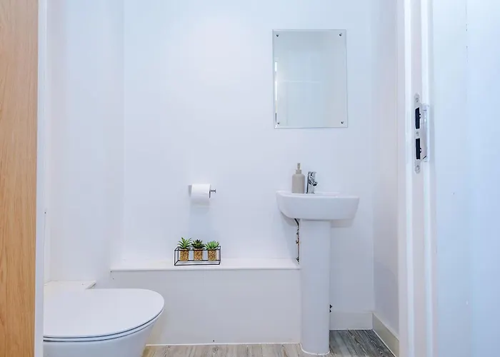 Modern 2 Bed With Balcony By Host A Apartamento *