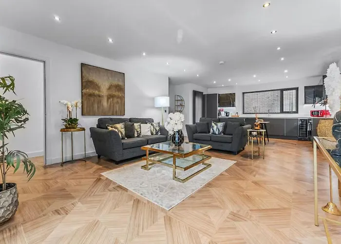 Super King Penthouse Minutes From Arndale Centre - Pass The Keys 아파트호텔 4*