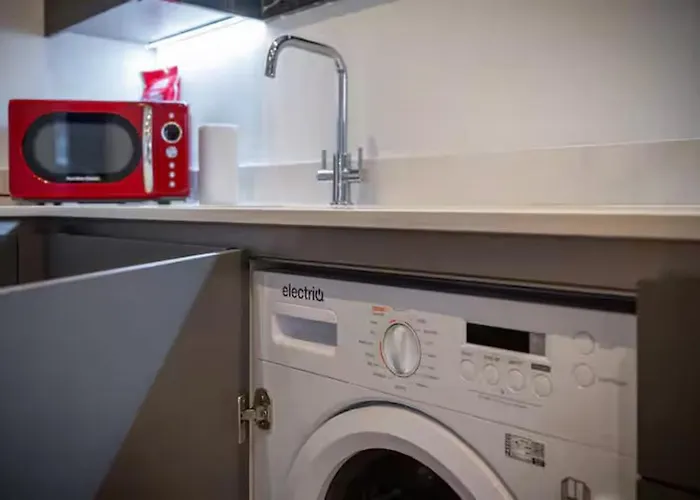 Luxury 7 Mins Walk To Salford - Pass The Keys