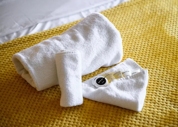 52 Furnival Road, 3*