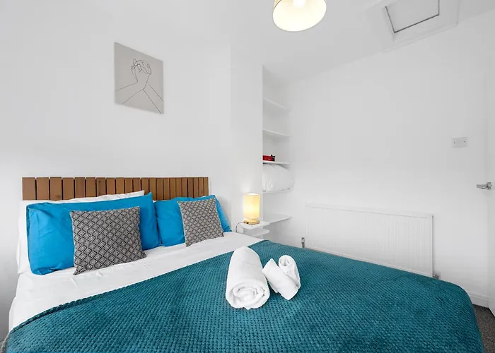 52 Furnival Road, Pensión Mánchester