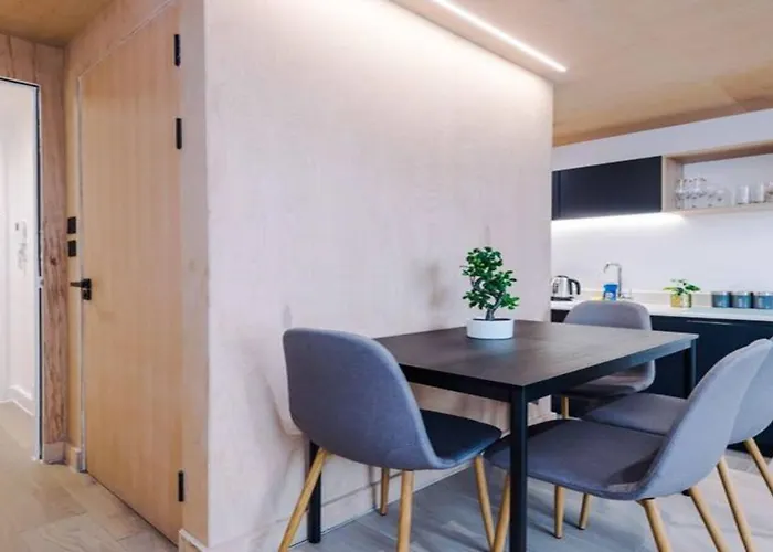 Modern Spacious Sleeps 5 Free High-speed Wi-fi * مانشستر