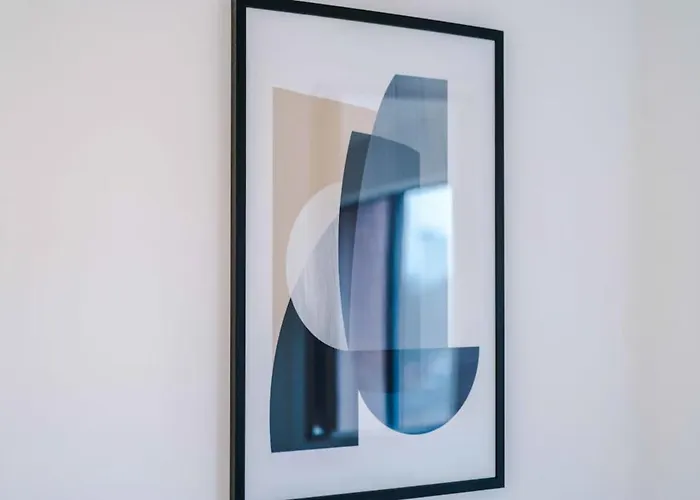 شقة Modern Spacious Sleeps 5 Free High-speed Wi-fi *