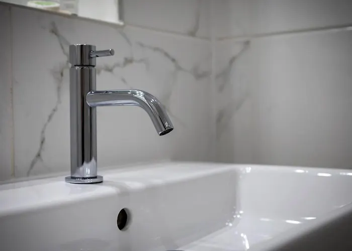 3 Bed Flat 8 Min Walk To Centre - Pass The Keys Apartment