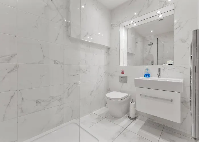 Apartment 3 Bed Flat 8 Min Walk To Centre - Pass The Keys Manchester