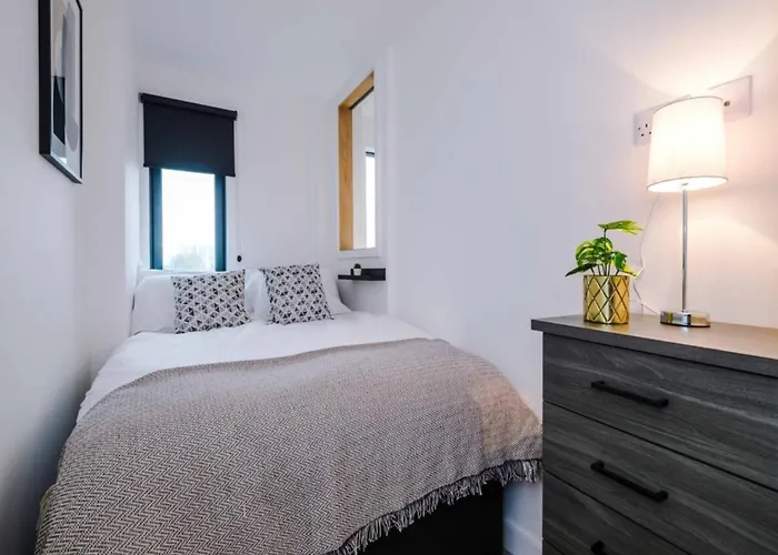 Modern Spacious Sleeps 5 Free High-speed Wi-fi * مانشستر