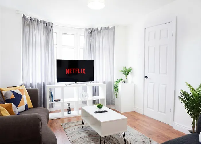 Spacious 3br Near Etihad And Coop Live - Free Parking! مانشستر