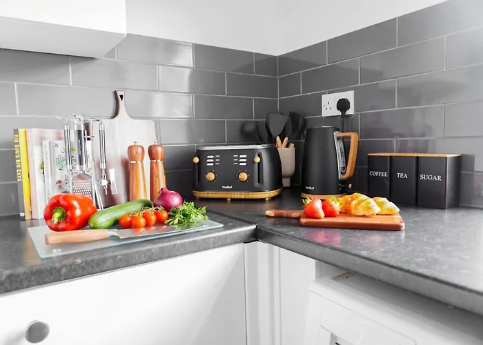 Spacious 3Br Weekend Getaway Home Near Etihad And Coop Live - Free Parking!