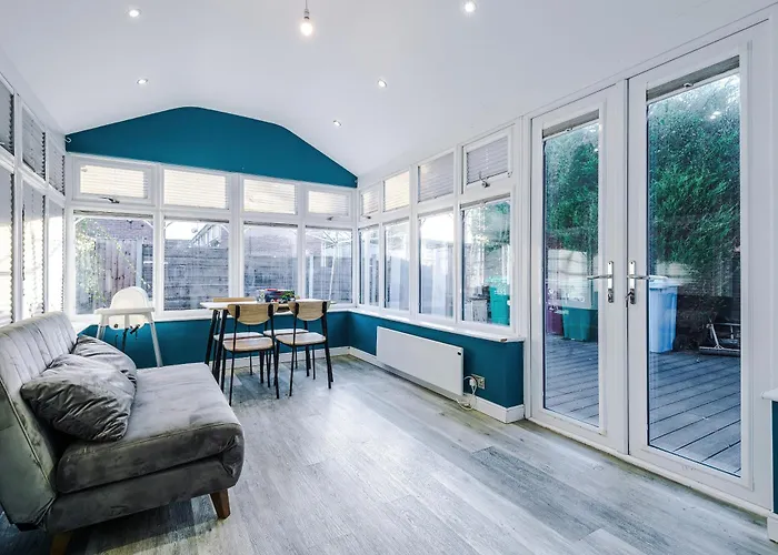 3br By Kammili With Free Parking & Fast Access Manchester