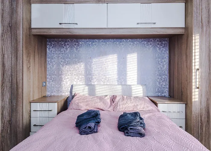 3br By Kammili With Free Parking & Fast Access Ferienhaus